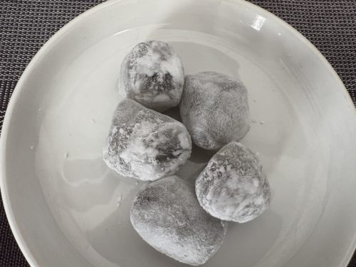 秦製菓さんの『ひとくち大福もち』３